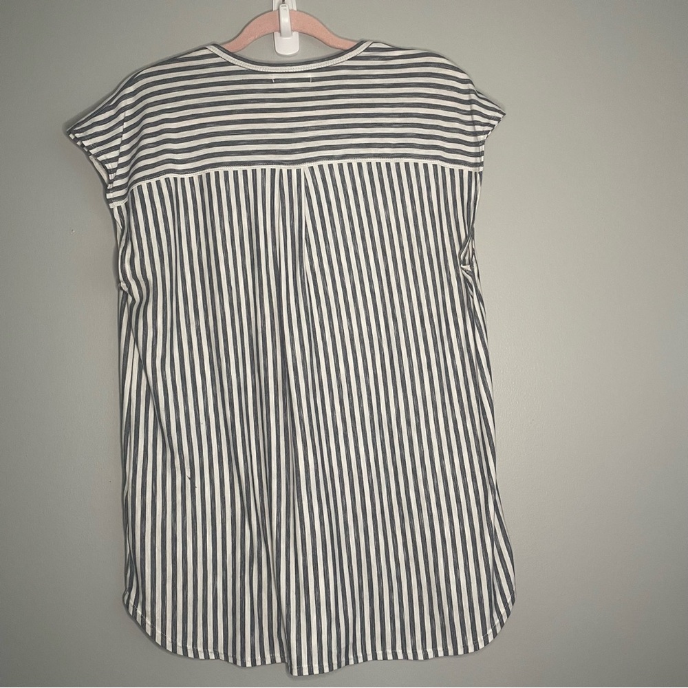 MAX STUDIO Top Women Blue and White Striped Sleeveless Button Down Shirt SZ/LG - Picture 7 of 7